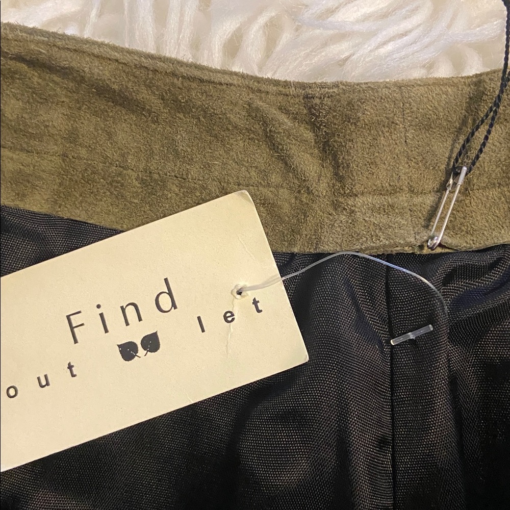 Beautiful People Stylish Olive color Women’s suede pants inseam 28” waist 28” - Picture 5 of 8